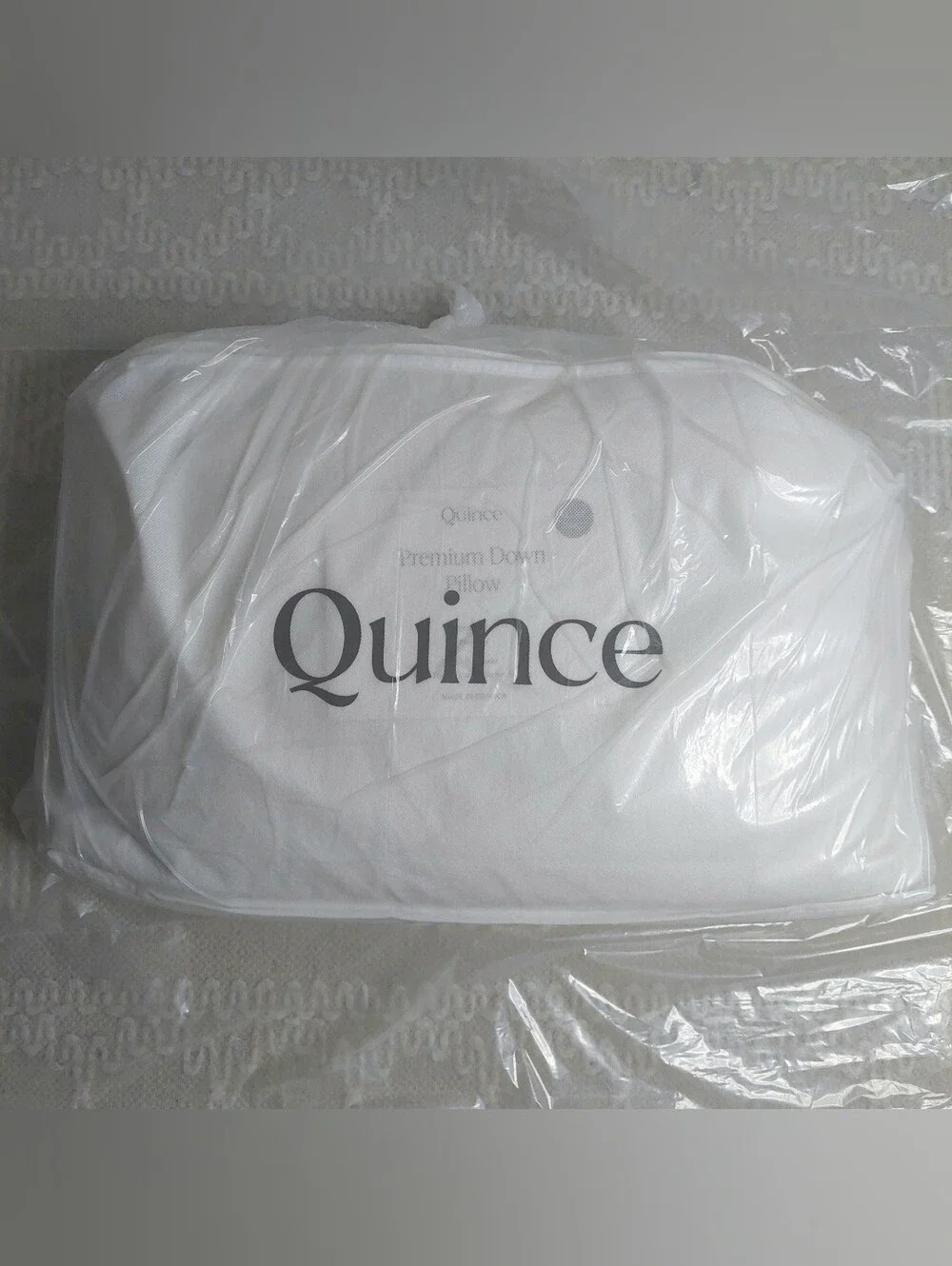 NWOT- Quince Standard White Duck Down Premium Pillow (Medium)(P34)